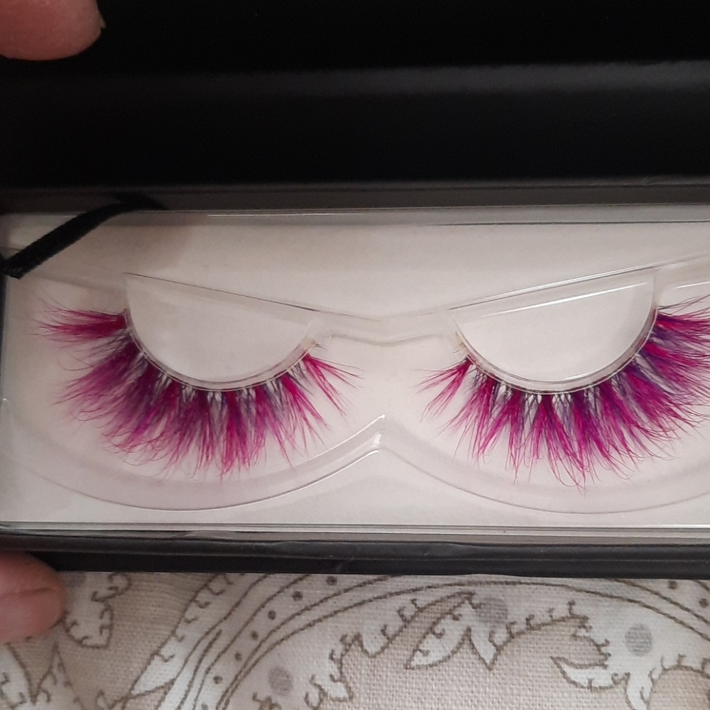 Brand New VLGR LASHES pink/💙 "Fairy" regular